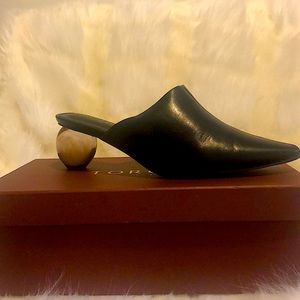 kitten heel pointed toe, cushioned,wore 2-3 times good condition